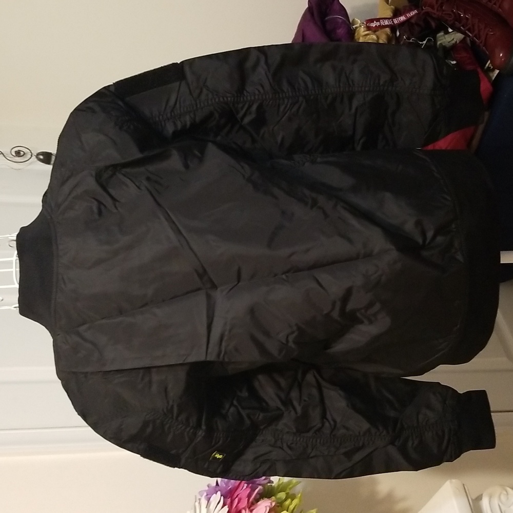 AT EASE❣️Women's black Alpha Industries coat. Size small - Picture 7 of 10